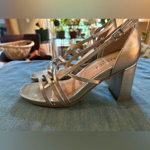 Frankie 4 Gold Pumps 9.5 B